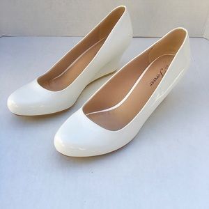 Women’s Size 9 Low Wedge Heel White Pumps